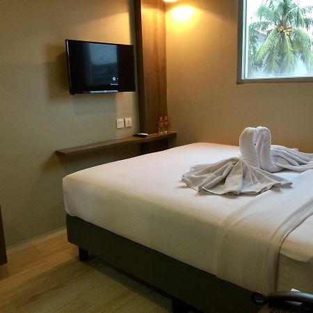 U Stay Hotel Tebet Giacarta Esterno foto