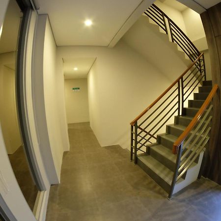 U Stay Hotel Tebet Giacarta Esterno foto