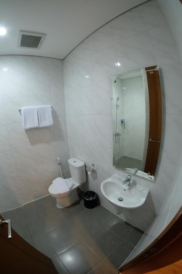 U Stay Hotel Tebet Giacarta Esterno foto