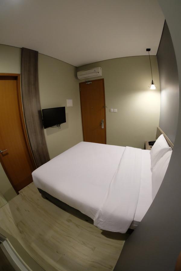 U Stay Hotel Tebet Giacarta Esterno foto