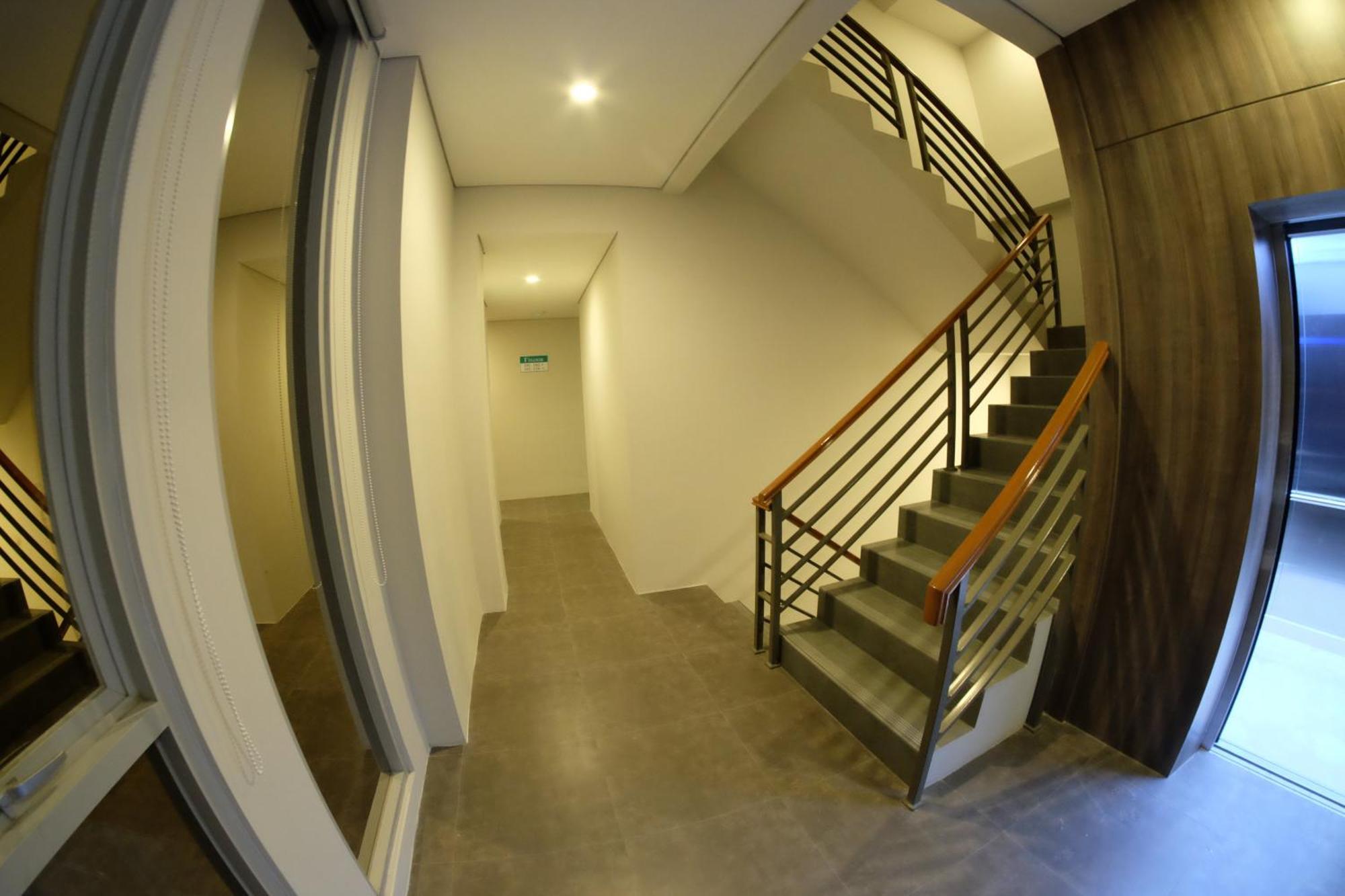U Stay Hotel Tebet Giacarta Esterno foto